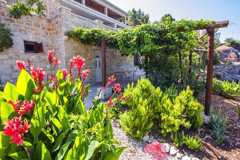 Seaside Secluded Apartments Cove Skozanje, Hvar - 5713 Gdinj Bagian luar foto